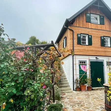 Tiny Lavender House Blütenstöckl Ferienhaus *